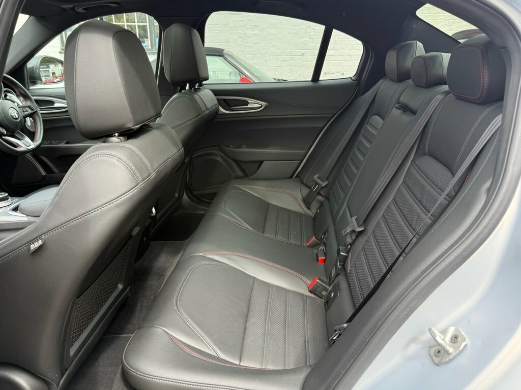 Alfa Romeo Giulia Saloon Black #10