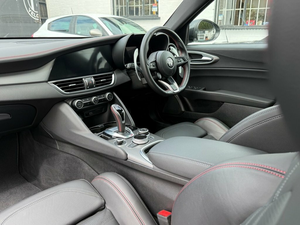 Alfa Romeo Giulia Saloon Black #9