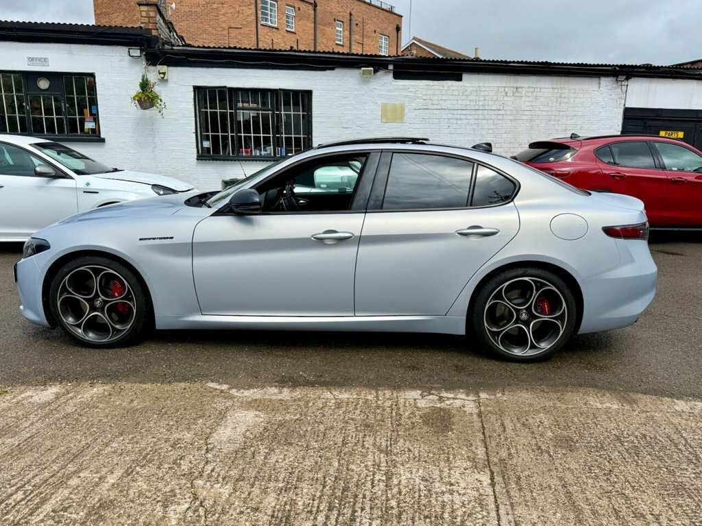 Alfa Romeo Giulia Saloon Black #13