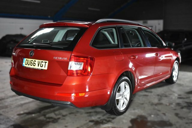 Skoda Octavia Manual Red #5