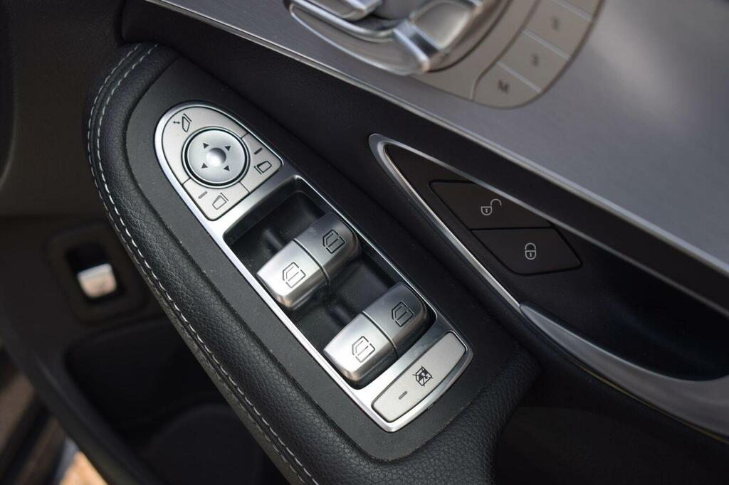 Mercedes-Benz C Class Saloon Black #24
