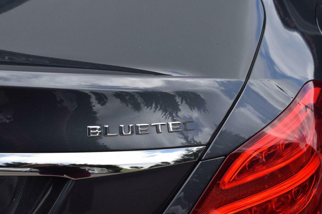 Mercedes-Benz C Class Saloon Black #17