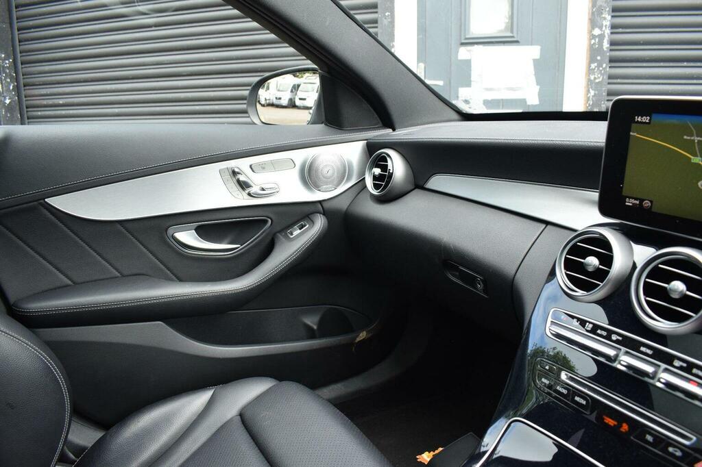 Mercedes-Benz C Class Saloon Black #36