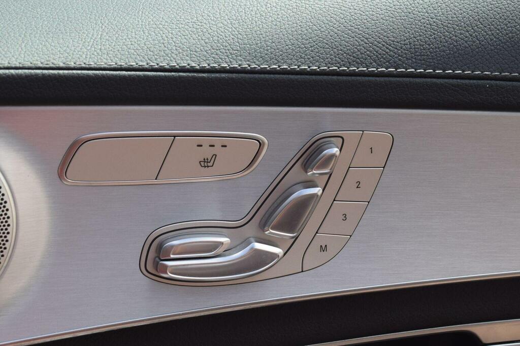 Mercedes-Benz C Class Saloon Black #25