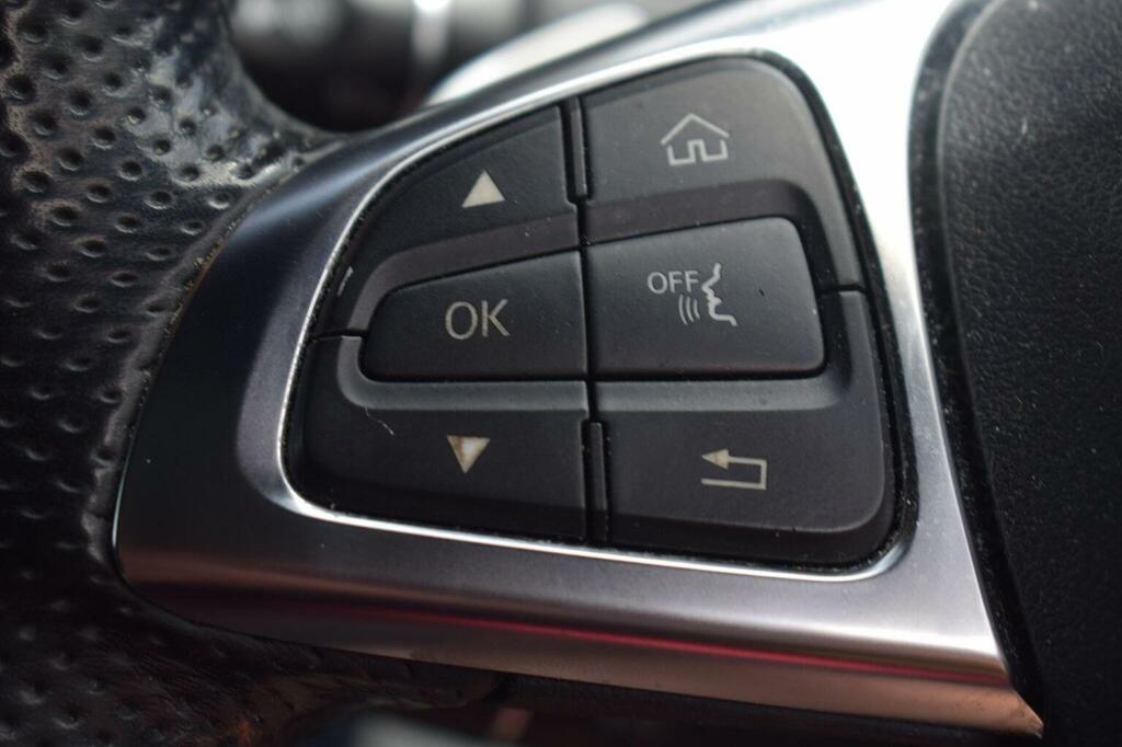 Mercedes-Benz C Class Saloon Black #27