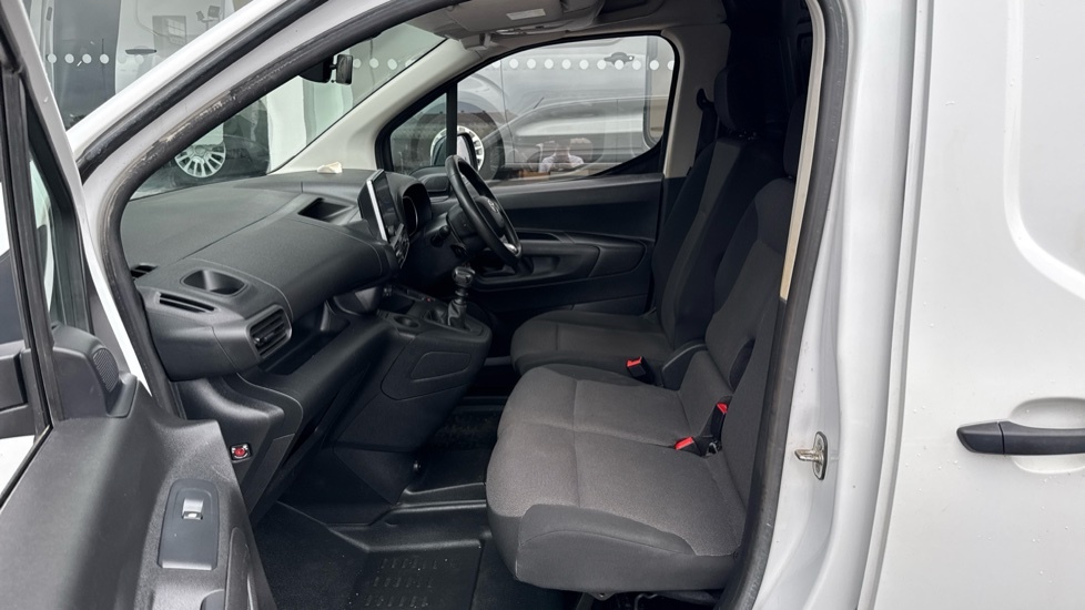 Toyota Proace City Icon White #5
