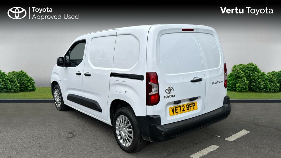 Toyota Proace City Icon White #4