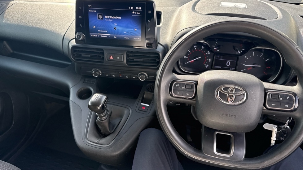 Toyota Proace City Icon White #6