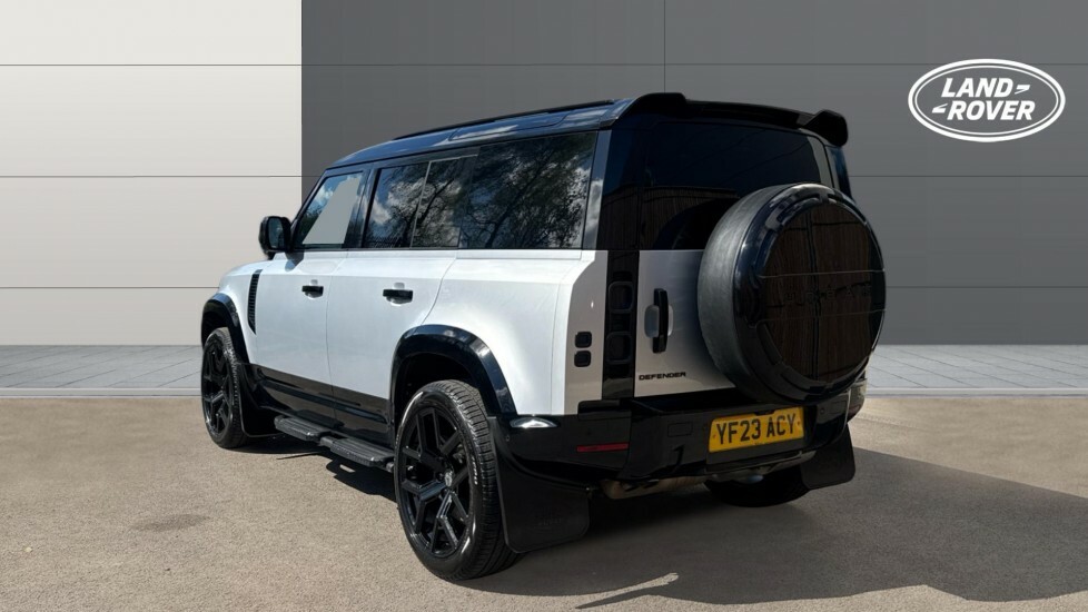 Land Rover Defender 110 Se Silver #2