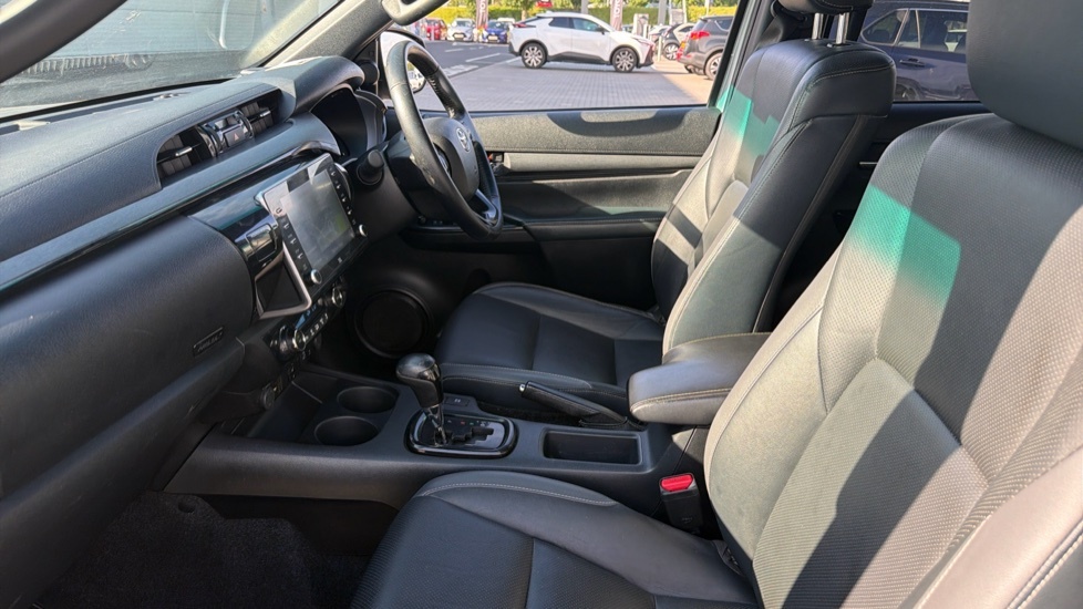 Toyota HILUX Invincible X Silver #5