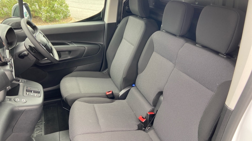Vauxhall Combo-e Life Pro White #2