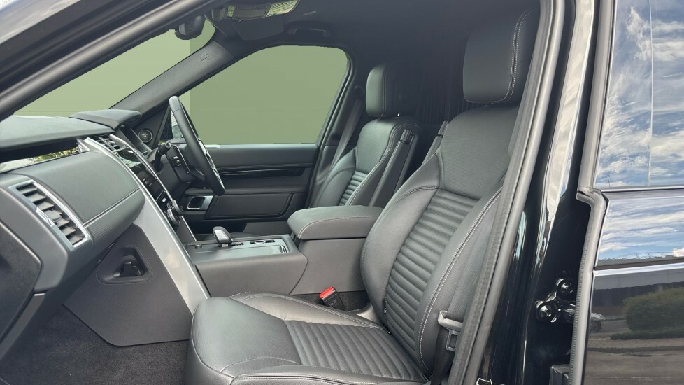 Land Rover Discovery Se Commercial MT25YNG Black #3