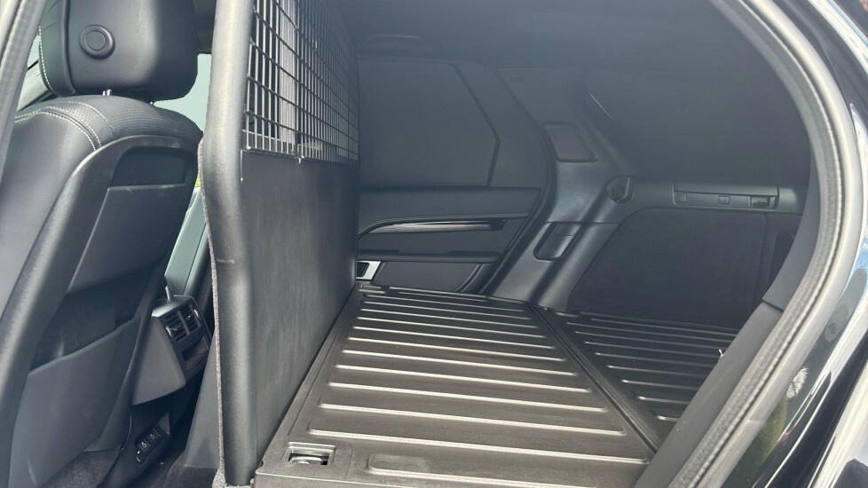 Land Rover Discovery Se Commercial MT25YNG Black #4