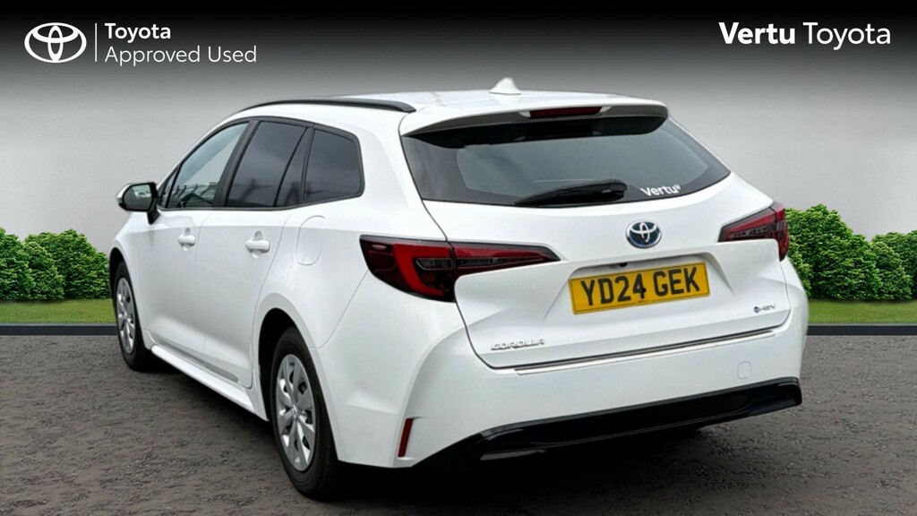 Toyota Corolla Commercial White #4
