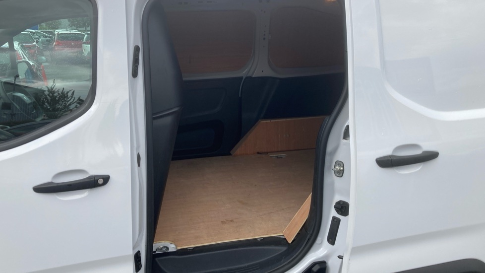 Peugeot Partner Professional Premium White #5