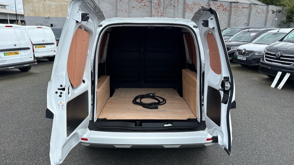 Nissan TOWNSTAR Tekna White #4