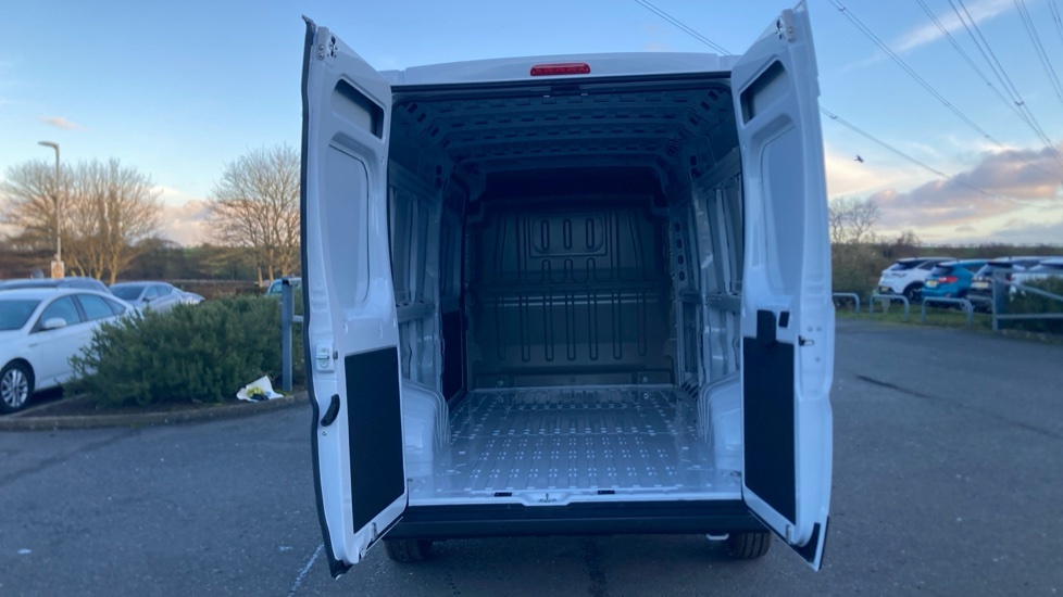 Vauxhall Movano Prime White #5