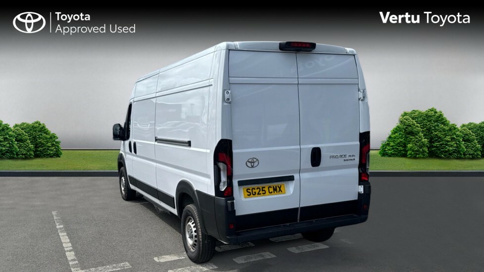 Toyota PROACE Icon White #4