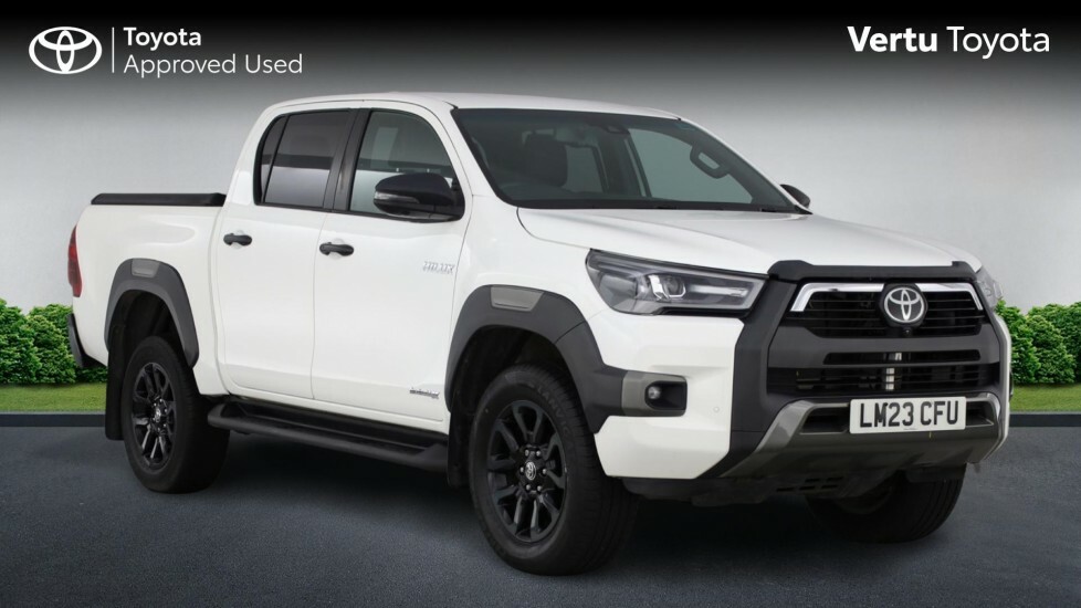 Toyota HILUX Invincible X White