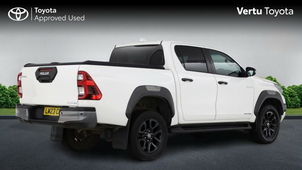 Toyota HILUX Invincible X White #2