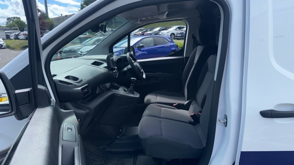 Toyota Proace City Icon White #5