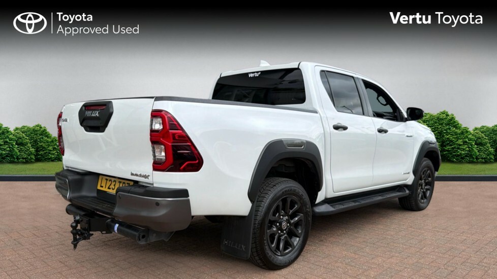 Toyota HILUX Invincible X LT23TDZ White #2