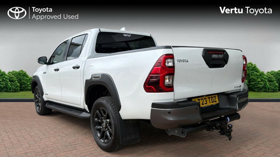 Toyota HILUX Invincible X LT23TDZ White #4