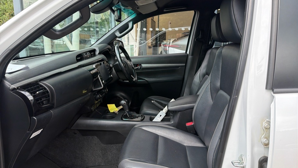 Toyota HILUX Invincible X LT23TDZ White #5