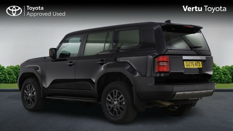 Toyota Land Cruiser Commercial Black #4