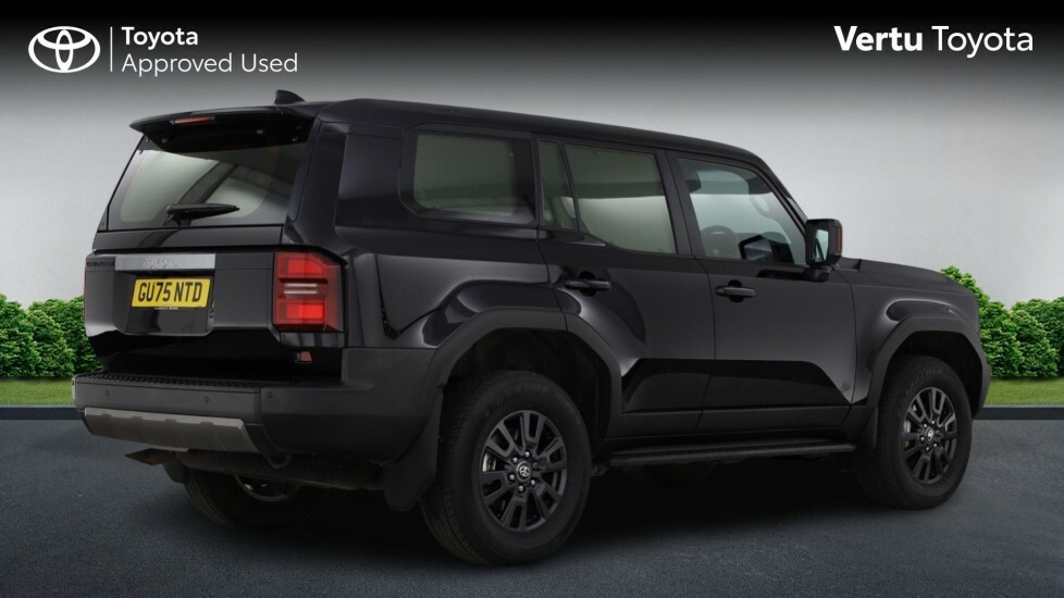 Toyota Land Cruiser Commercial Black #2