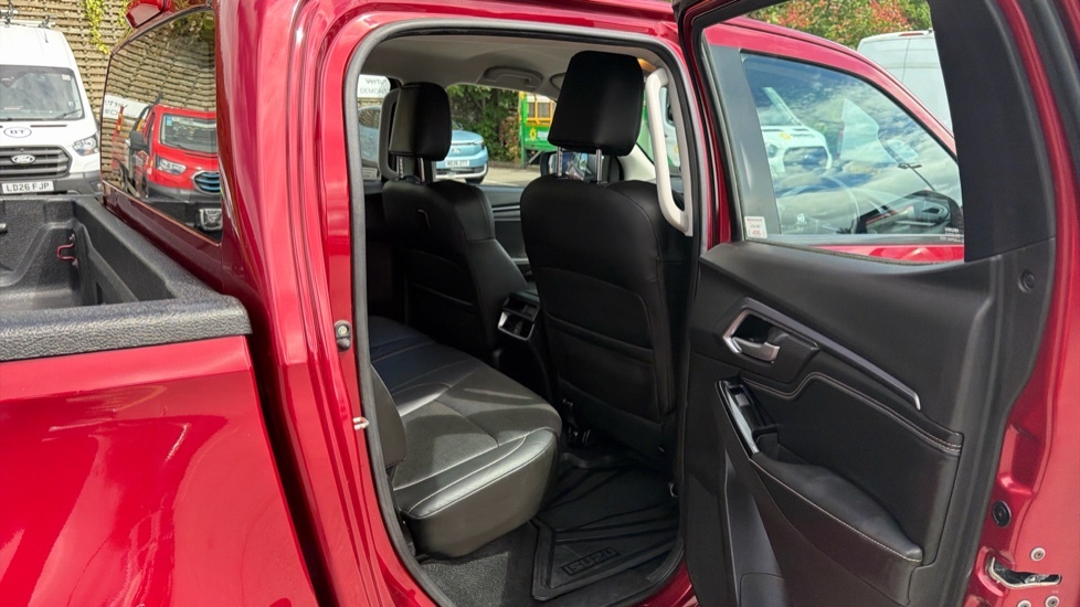 Isuzu D-Max Pickup Red #5