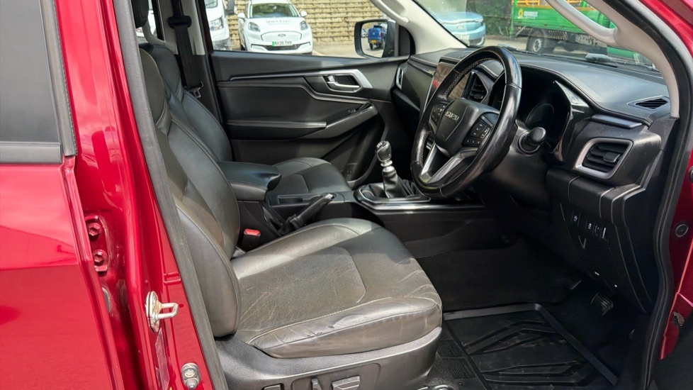 Isuzu D-Max Pickup Red #6