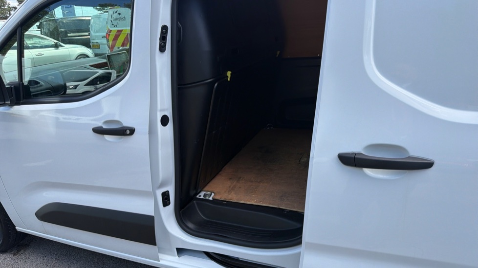 Peugeot Partner Professional Premium White #5