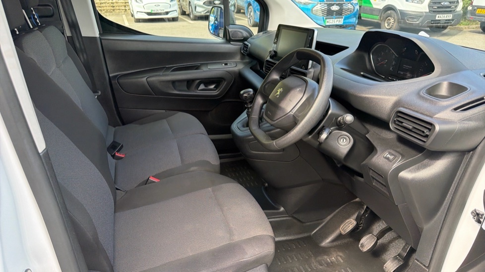 Peugeot Partner Professional Premium White #6