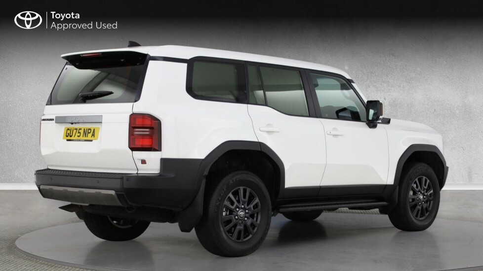 Toyota Land Cruiser Commercial White #2