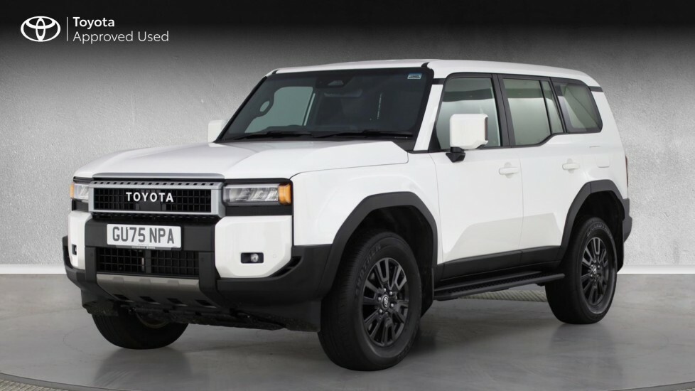 Toyota Land Cruiser Commercial White #3