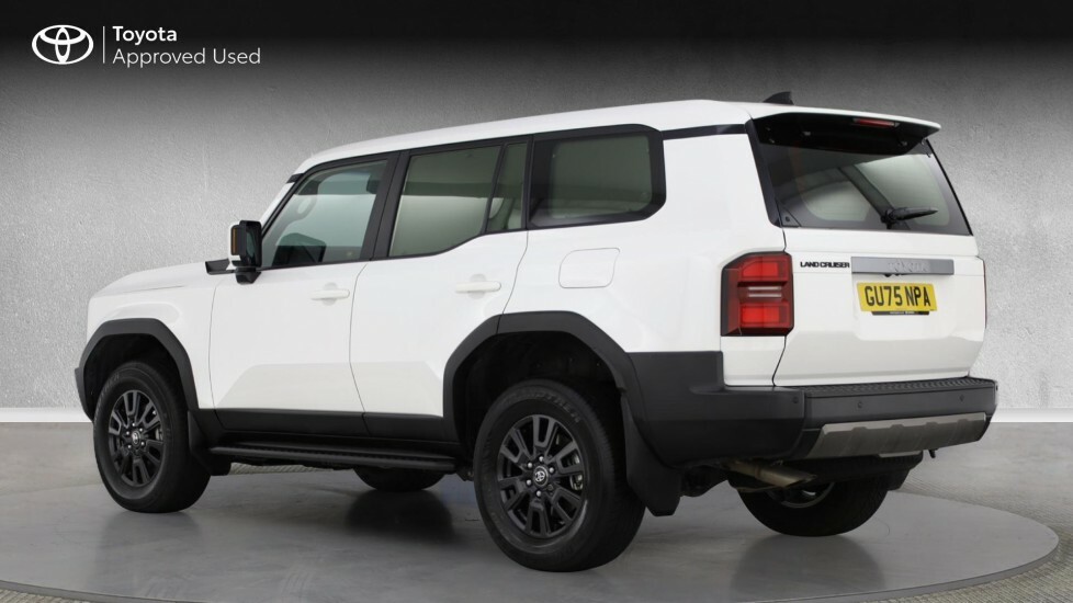 Toyota Land Cruiser Commercial White #4