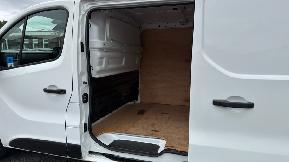 Renault Trafic Business White #6