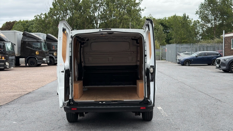 Renault Trafic Business White #4