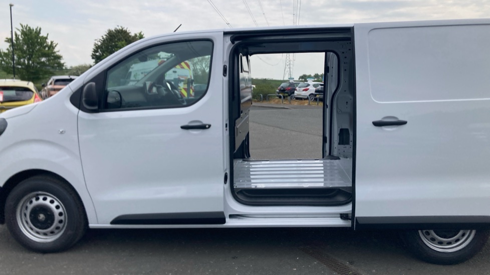 Vauxhall Vivaro Prime White #5
