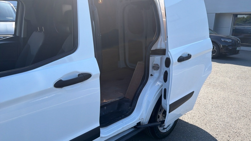 Ford Transit Courier Leader White #5