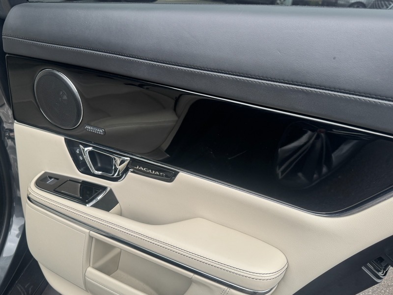Jaguar XJ Portfolio Grey #59