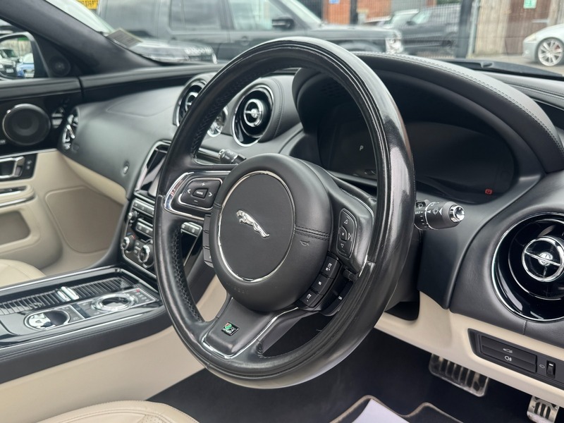 Jaguar XJ Portfolio Grey #50