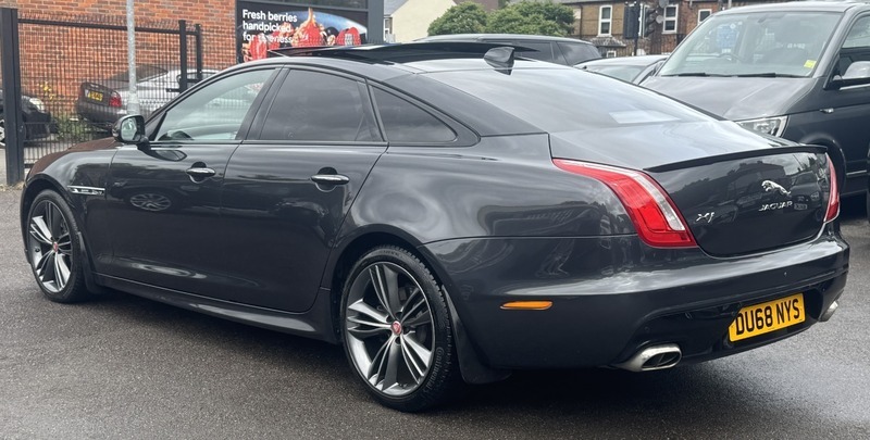 Jaguar XJ 3.0D V6 R-sport Saloon Grey #3