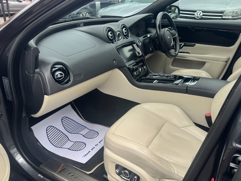 Jaguar XJ Portfolio Grey #25