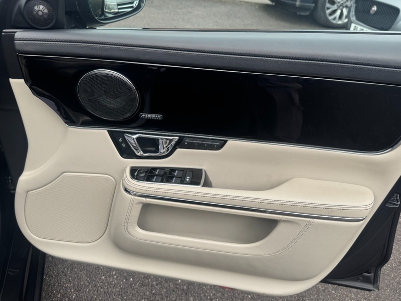Jaguar XJ Portfolio Grey #54