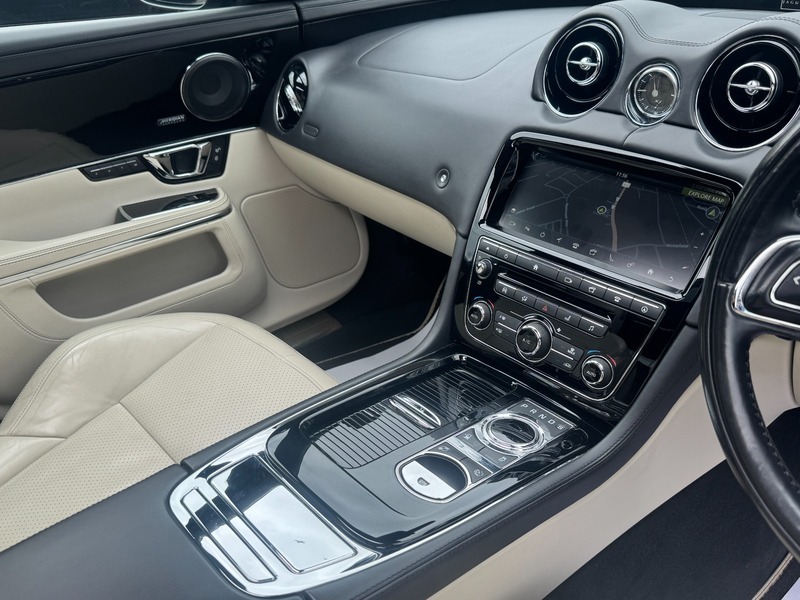 Jaguar XJ Portfolio Grey #33