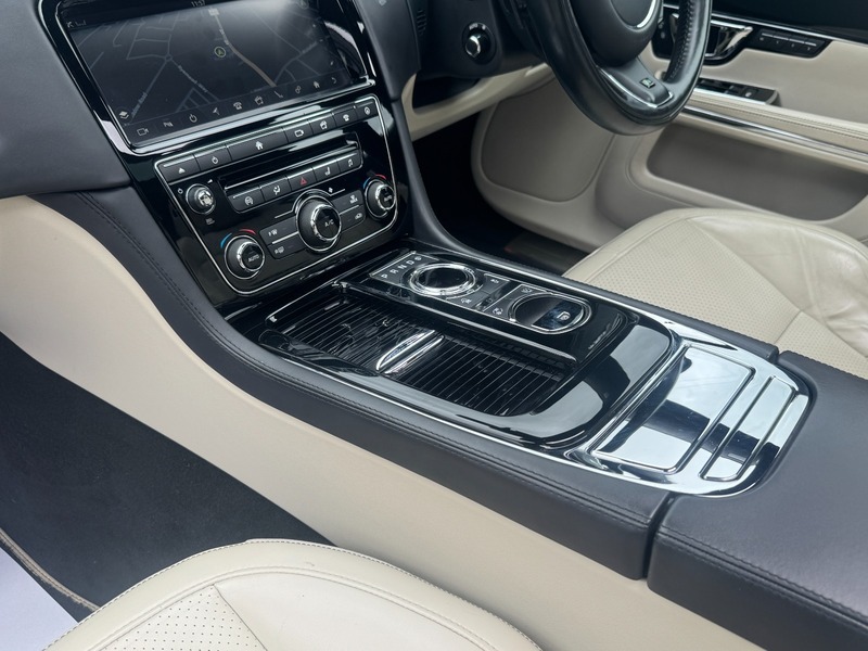Jaguar XJ Portfolio Grey #32