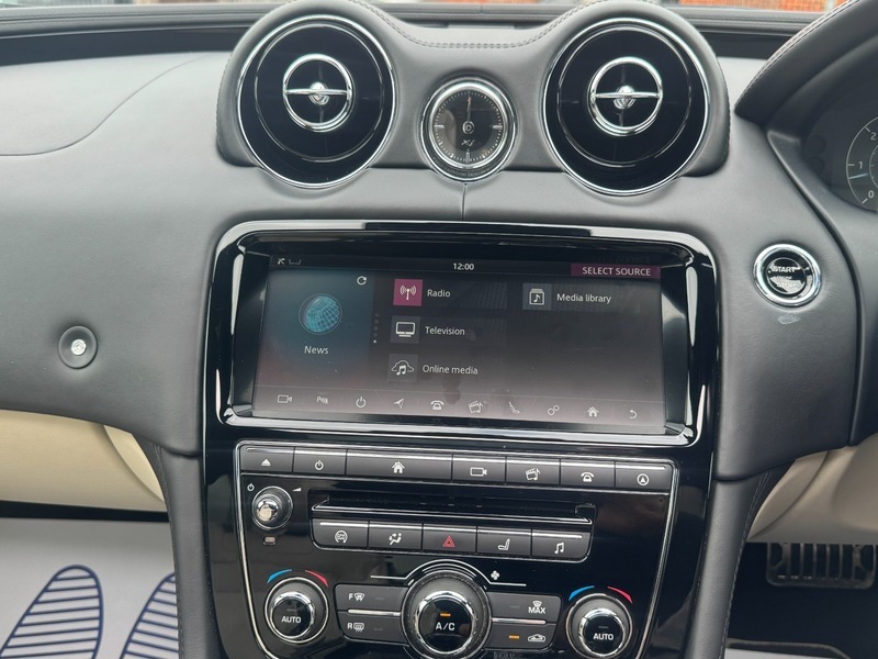 Jaguar XJ Portfolio Grey #45