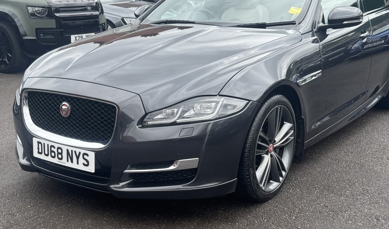 Jaguar XJ Portfolio Grey #10